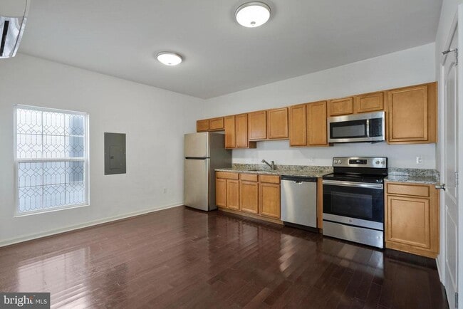 Building Photo - 277 4th Ave