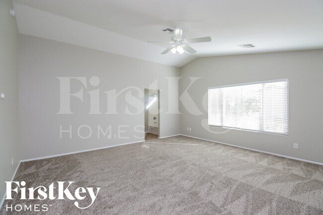 Building Photo - 343 W Hereford Dr