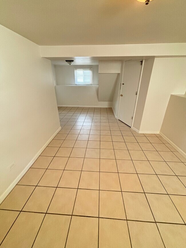 Building Photo - 2554 N Monitor Ave