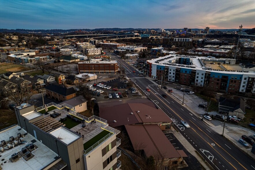 Building Photo - 411 Fairpoint St