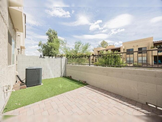 Building Photo - 8343 N 22nd Dr