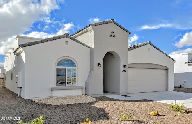 Primary Photo - 705 Paseo De La Reina St