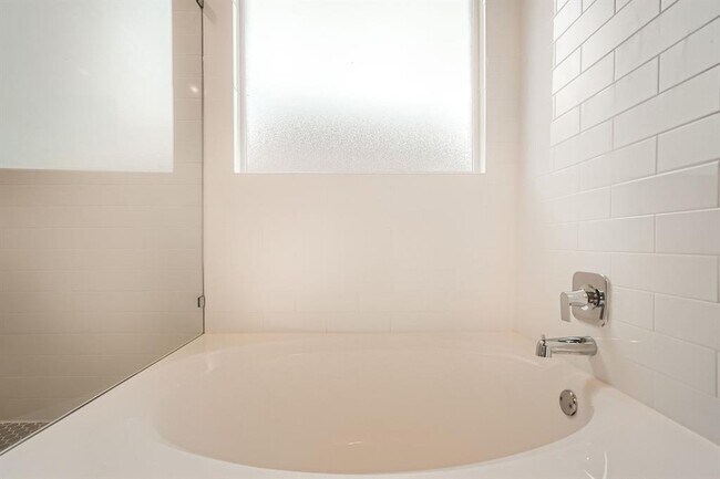 Building Photo - 2032 Wilsons Warbler Dr