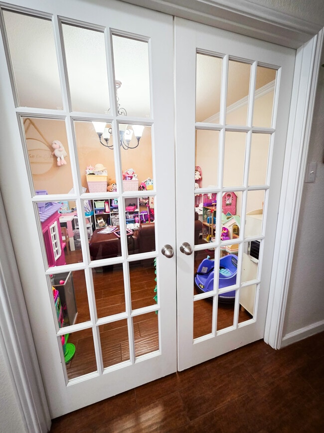 Building Photo - 5806 Valparaiso Way