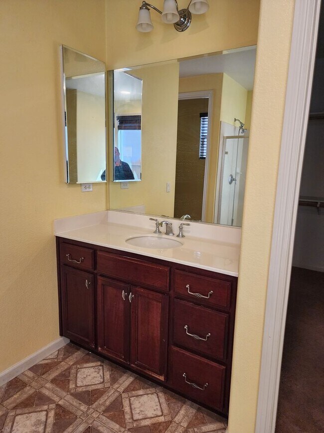 Building Photo - 5 Bedroom 3 Bathroom with 3 car Garage in the Sylvan School District