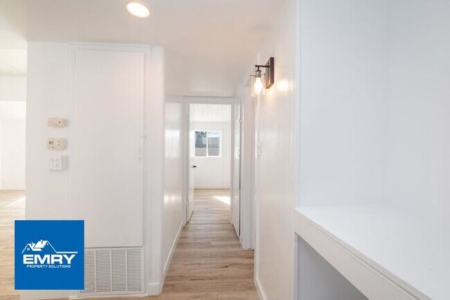 Building Photo - GREAT LOCATION 4 BEDROOM 2 BATH HOME IN WH...