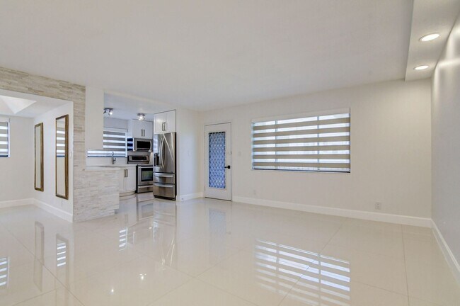 Building Photo - 15109 Ashland Dr