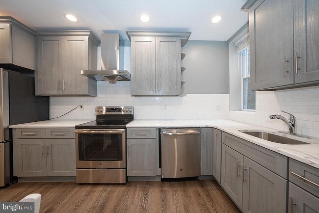 Building Photo - 524 S 3rd St