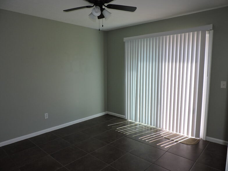 Building Photo - 5931 Pinetree Ave