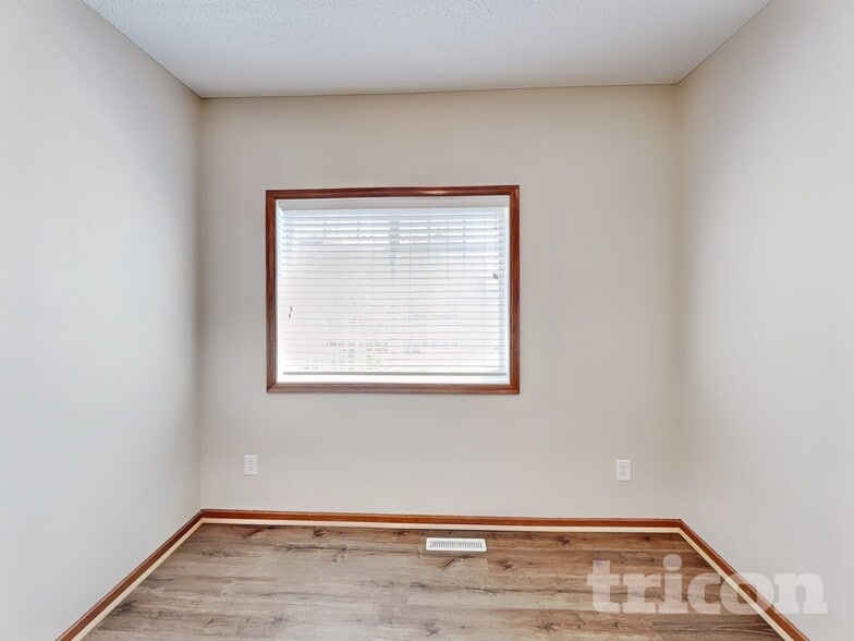 Building Photo - 7712 Lachman Ave NE