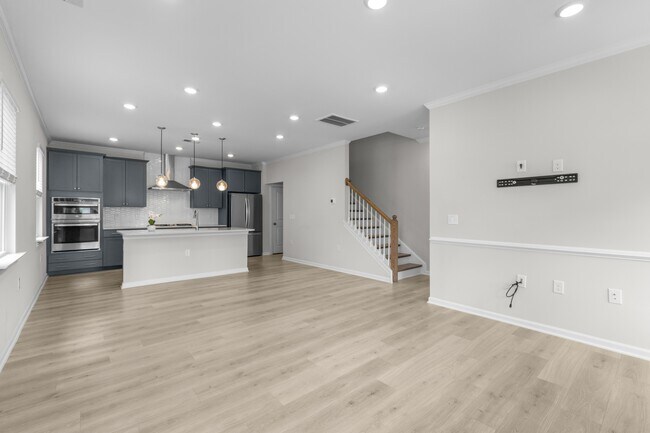 Building Photo - 2466 Hutch Ln