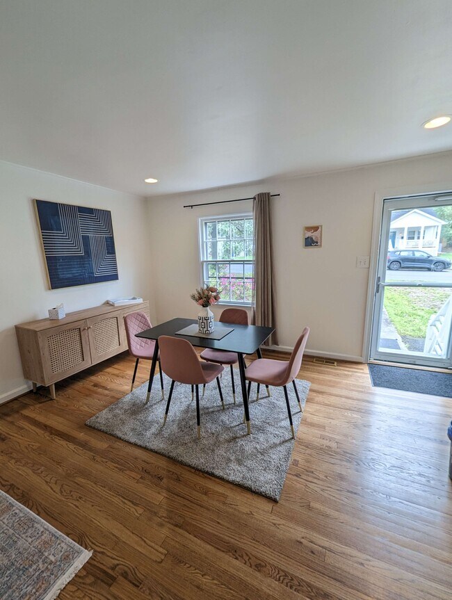 Building Photo - 1805 Bennett St