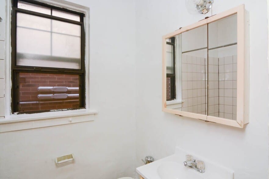 Building Photo - 4842 N Damen Ave