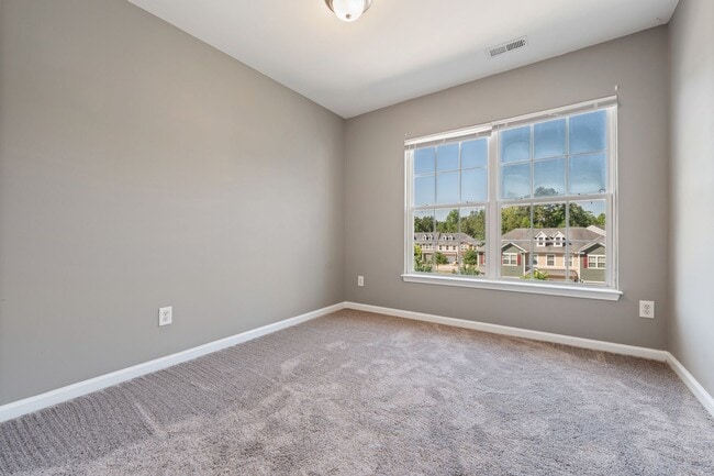 Building Photo - Stunning 3 Story Townhome in South Durham!