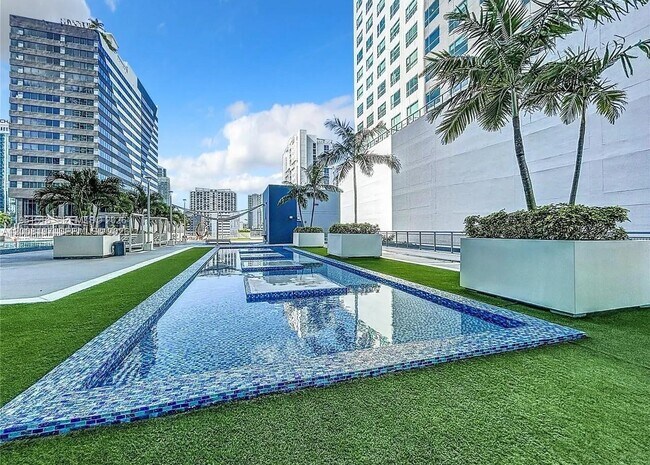 Building Photo - 690 SW 1st Ct