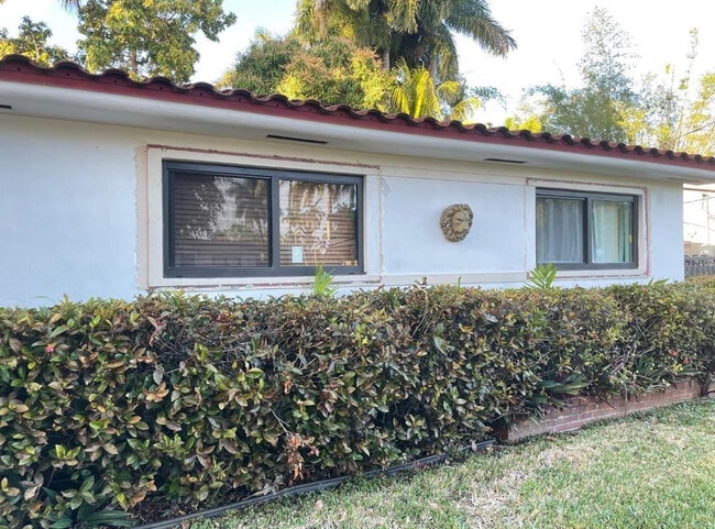 Building Photo - 475 NE 113th St