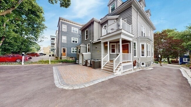 Building Photo - 102 Thurston St