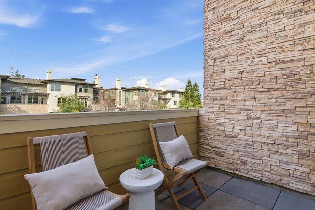 Building Photo - Gorgeous & Modern Los Altos Condo