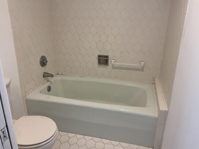 Building Photo - 2425 Presidential Way