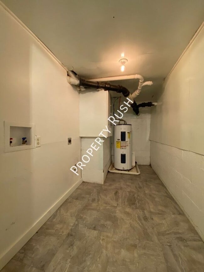 Building Photo - 1503 Pin Oak Dr
