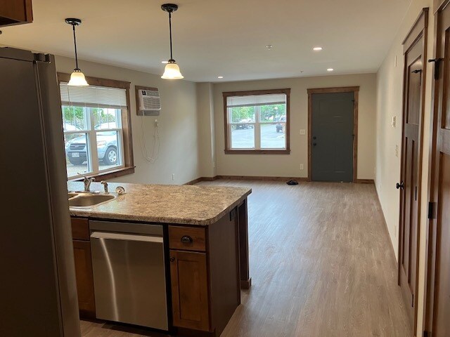 Building Photo - 618 E Grand Ave