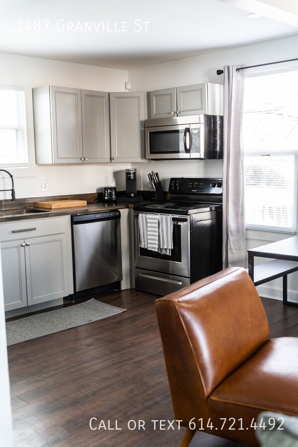 Building Photo - 1487 Granville St