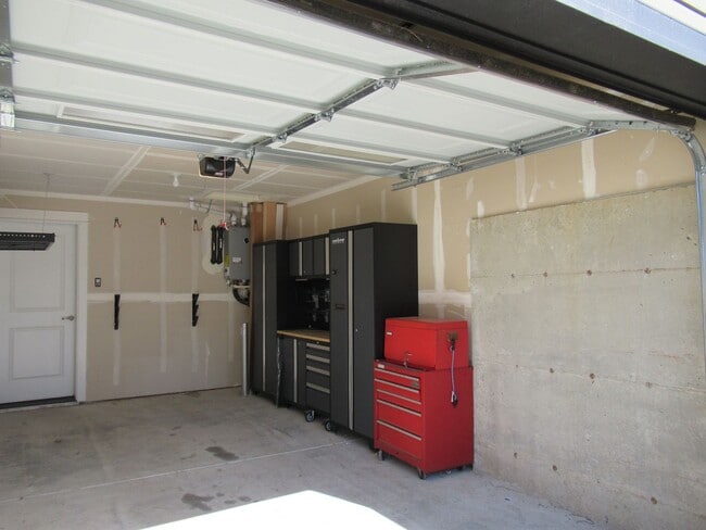 Building Photo - Light and Bright 3 bedroom, 1.5 bath home in Tehaleh