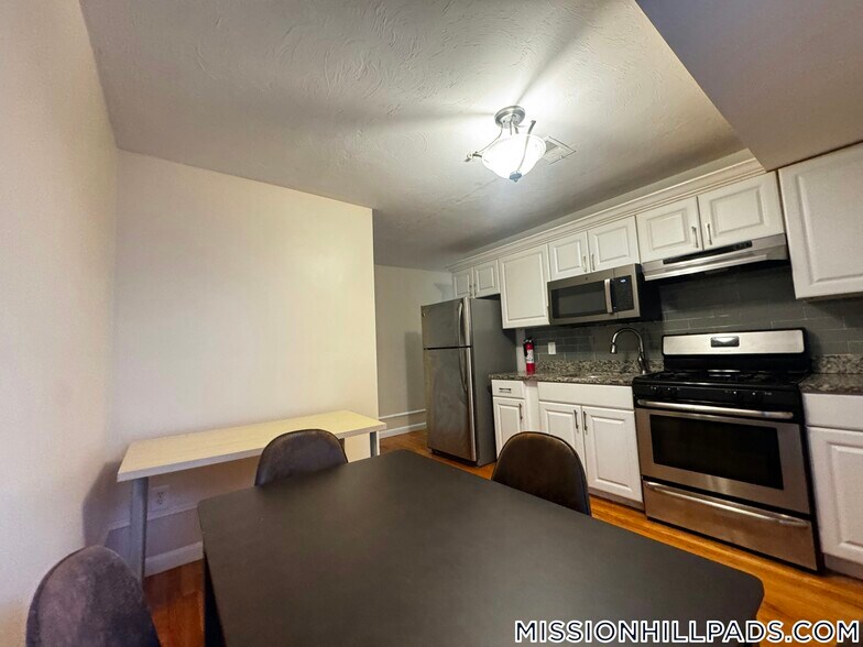 Building Photo - 712 Shawmut Ave