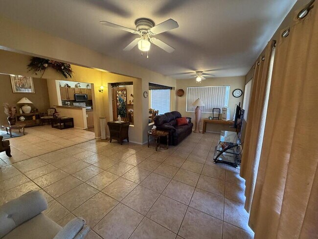 Building Photo - 6761 S Oakmont Dr