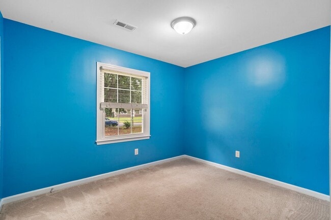 Building Photo - Newport News Rancher 3 BR 2 BA Culd-de-sac