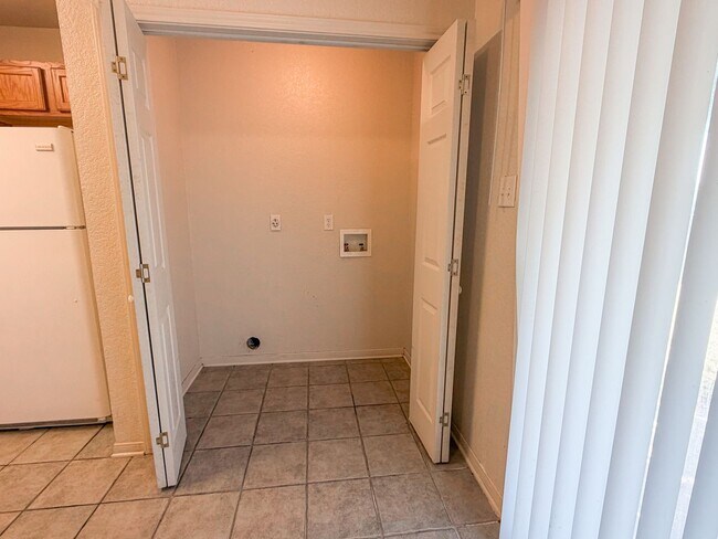 Building Photo - 5202 Daybreak Cir