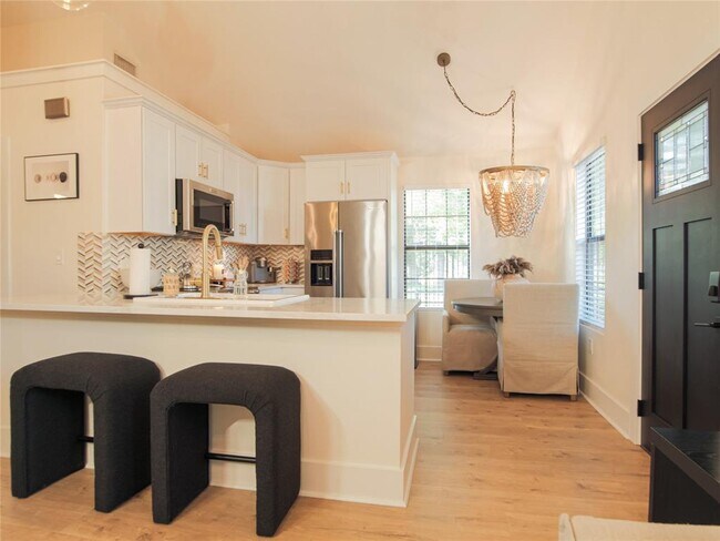 Building Photo - 1308 San Bernard St