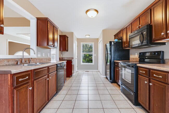 Building Photo - Flagstone Drive