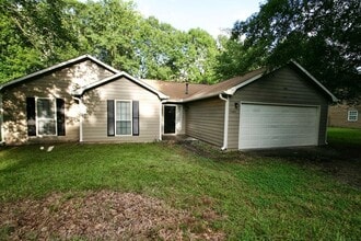 Building Photo - THE PERFECT 3 BEDROOM 2 BATHROOMS RANCH HO...