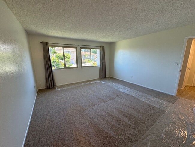 Building Photo - Newly Renovated 4 Bedroom 3 Bath Home with...