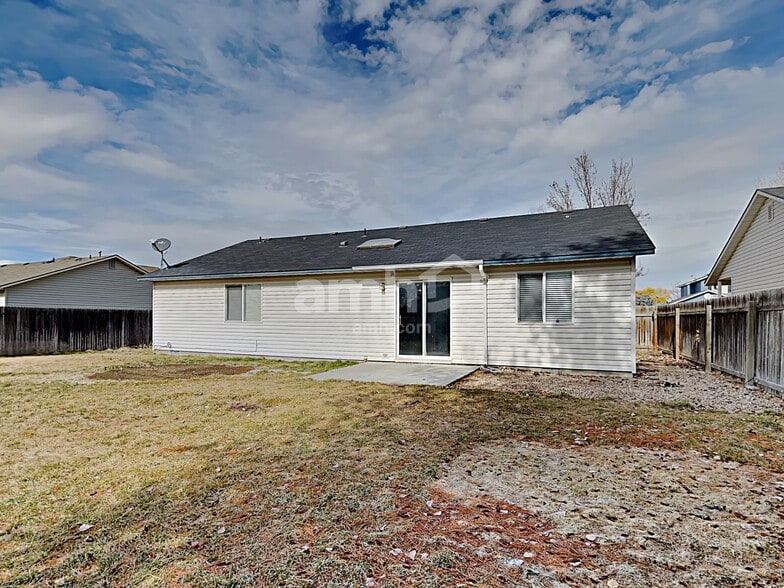 Building Photo - 16661 N Yorkshire Ln