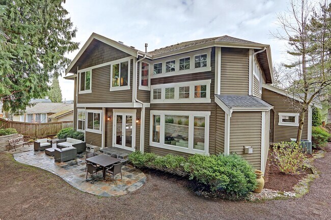 Building Photo - 5Bdrm+Office / 3.5 bath - West Bellevue Home