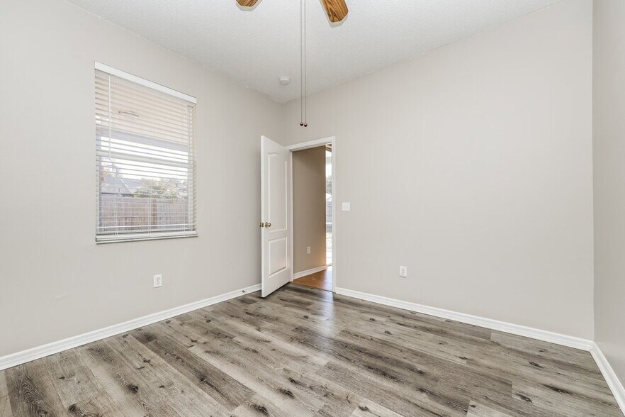 Building Photo - 22820 Marsh Wren Dr