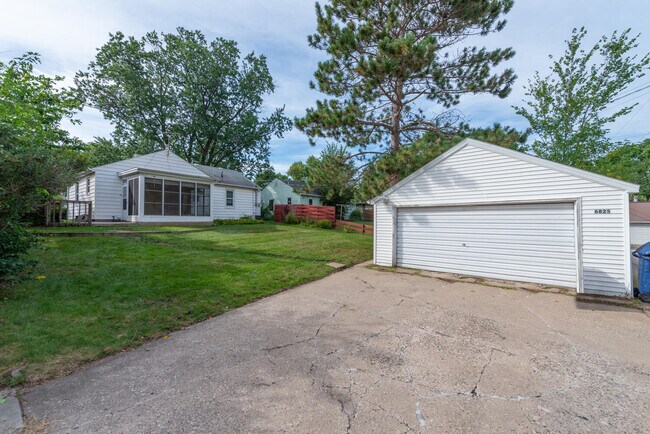 Building Photo - 6825 Xerxes Ave S