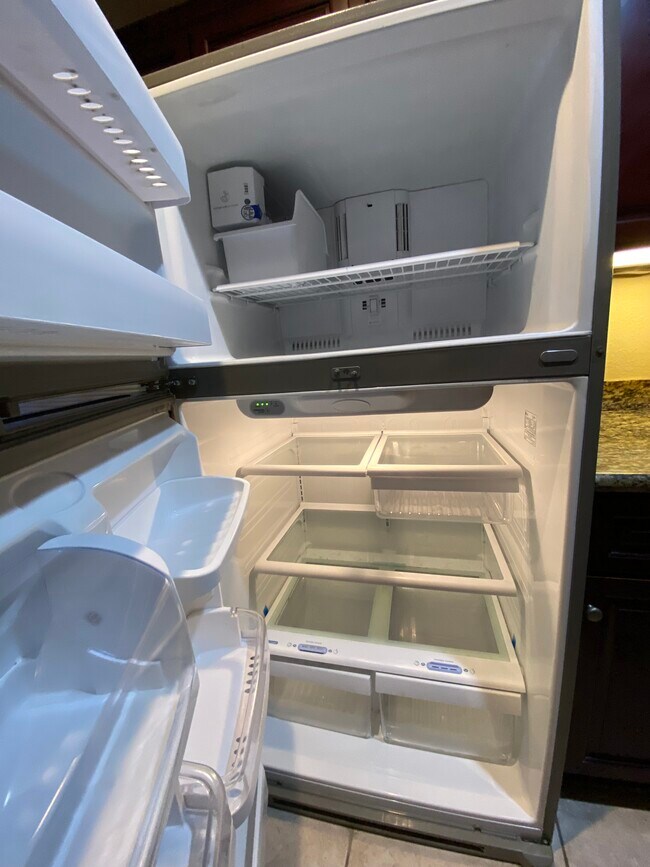 Kitchen appliances - 3731 37th St