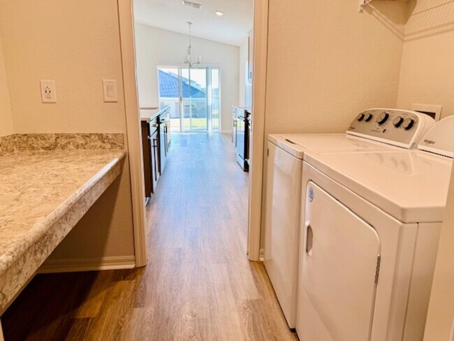 Building Photo - 4 Bedroom 2 Bathroom House for Rent in Ast...