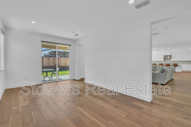 Building Photo - 176 Raven Cir