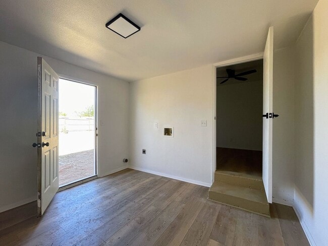 Building Photo - Modern Comfort Meets Classic Charm – Fresh-Renovated 3-Bed Home in Lamesa