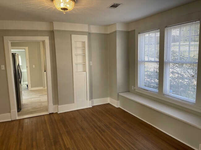 Building Photo - 322 Rose St