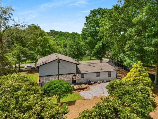 Building Photo - 3142 Chamblee Gap Rd