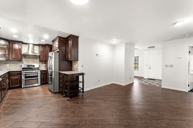 Building Photo - 1212 E Cottonwood St
