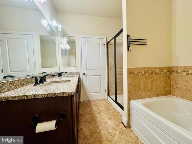 Building Photo - 5715 Rosanna Pl