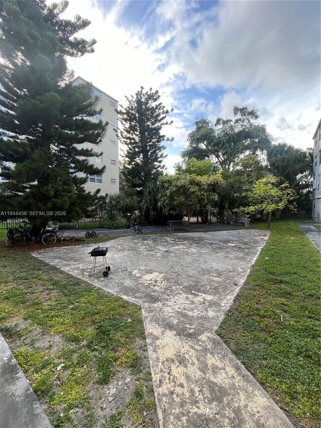 Building Photo - 1515 NE 125th Terrace