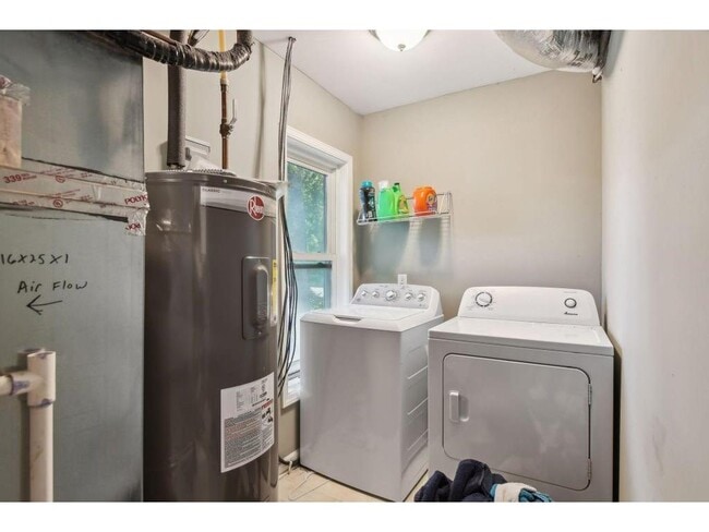 Building Photo - 3023 Dupont Ave S