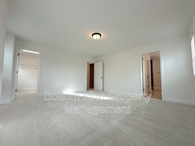 Building Photo - 2938 Clyde Dr